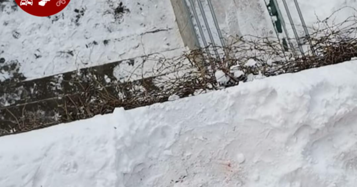 У Києві 15-річна дівчинка впала з балкона 16-го поверху