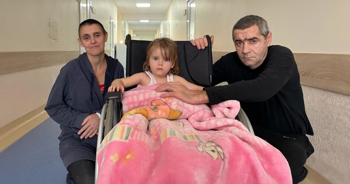 Во Львове врачи спасают семью, пострадавшую от обстрела в Бахмуте (фото)