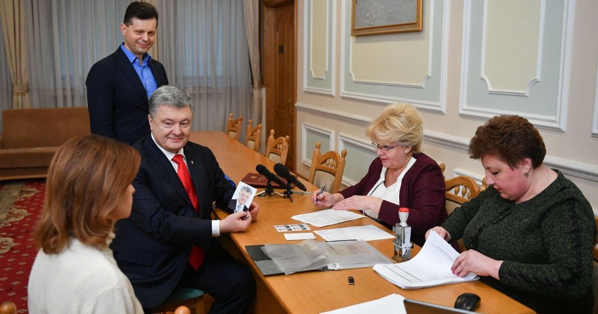 Порошенко в ЦВК_2 / © УНИАН