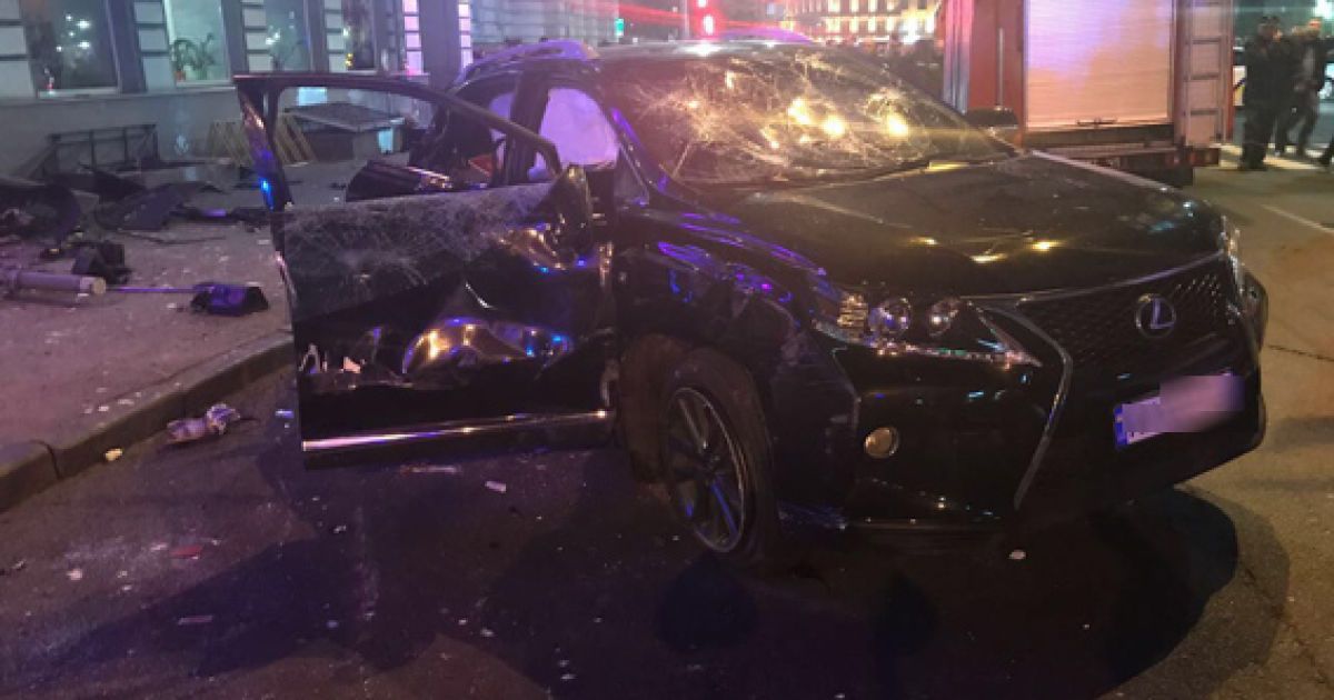 В Харькове водитель на "Lexus" въехал в толпу людей, 5 погибших