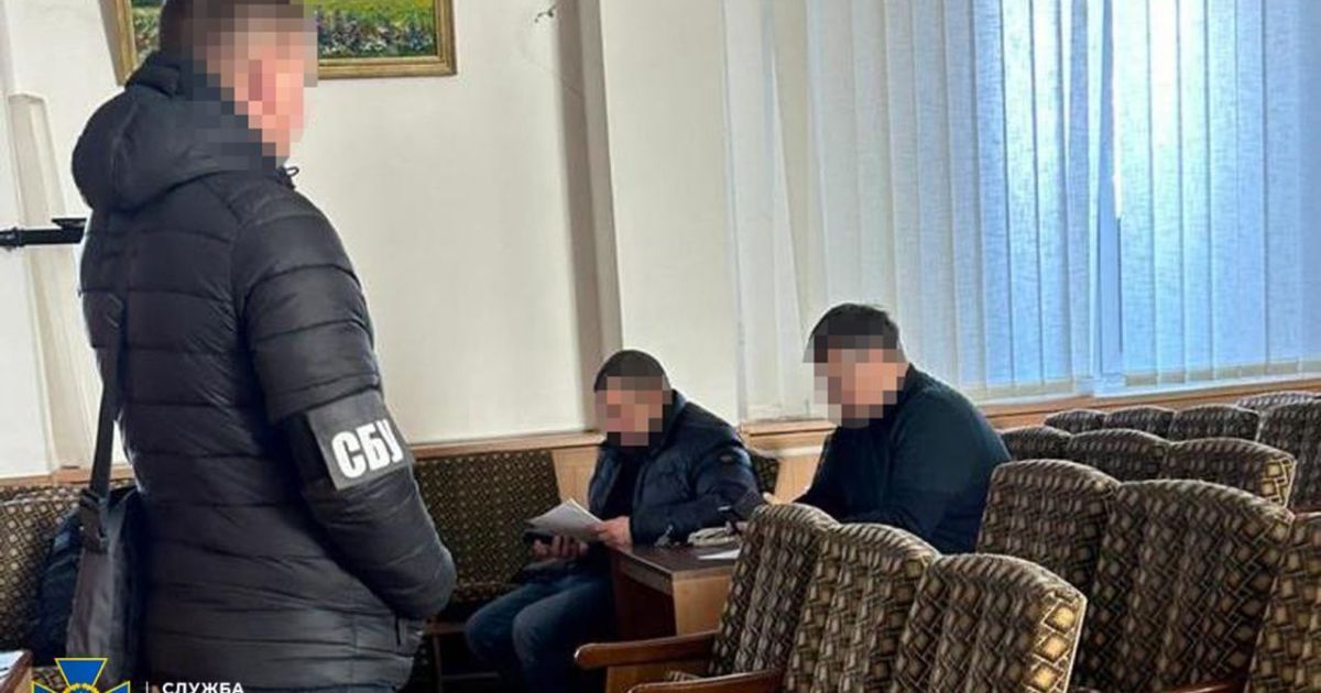 СБУ на Житомирській митниці: підозру отримала майже половина інспекторів на зміні (фото)