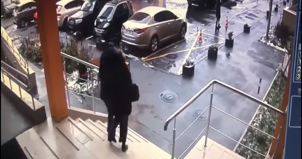 В Киеве мужчина среди бела дня похитил бывшую девушку и пытался вывезти в другой город