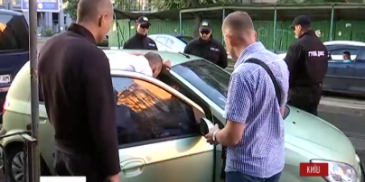 В Киеве работника налоговой поймали на взятке в 125 тысяч гривен
