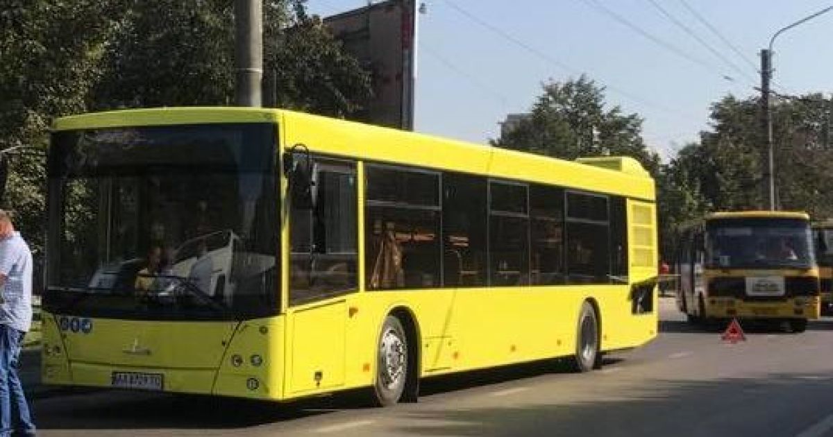 Новенький "МАЗ" зламався у Львові просто серед міста