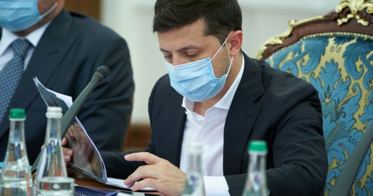 Зеленский призывает не продлевать карантин в Украине надолго, потому что "все уже устали"