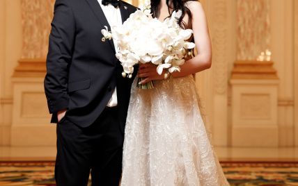 В диадеме и кружевном платье с декольте: племянница Софии Ротару Sonya Kay показала свадебные снимки
