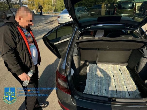 У Києві затримали трьох посадовців Голосіївського ТЦК та трьох цивільних, які допомагали ухилянтам