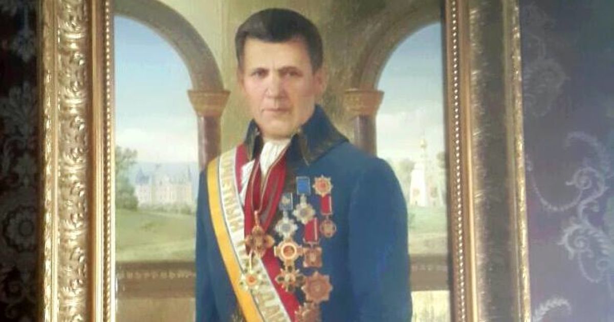 Активисты нашли в доме нардепа Сергея Кивалова его портрет в "наполеоновском стиле" / © Facebook.com/АвтоМайдан