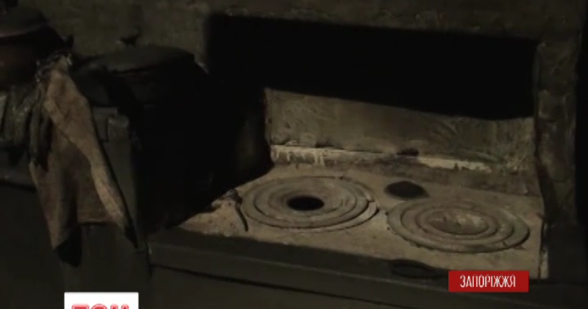 Дівчинка бавилась з сірниками, а коли почалася пожежа, заховалась під ліжком.