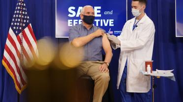 Пенс вакцинувався_3 / © Associated Press