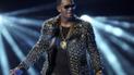 Обвиненный в изнасиловании R. Kelly дал 28-секундный рэп-концерт