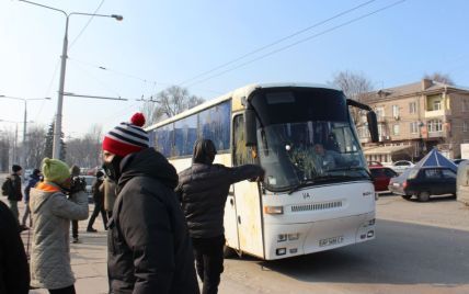 В Запорожье забросали яйцами приезжих противников сноса Ленина