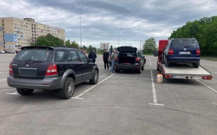 "Волонтер" із Кіровоградської області намагався продати автомобілі з гумдопомоги: фото