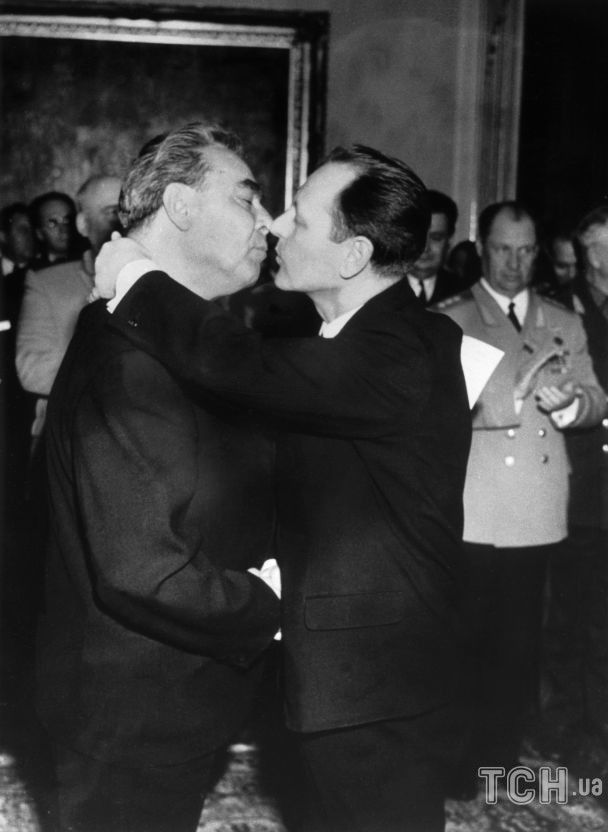 Леонід Брежнєв та Мілош Якеш / © Getty Images