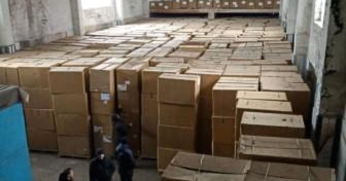 На Дніпропетровщині викрили нелегальну компанію з виробництва сигарет
