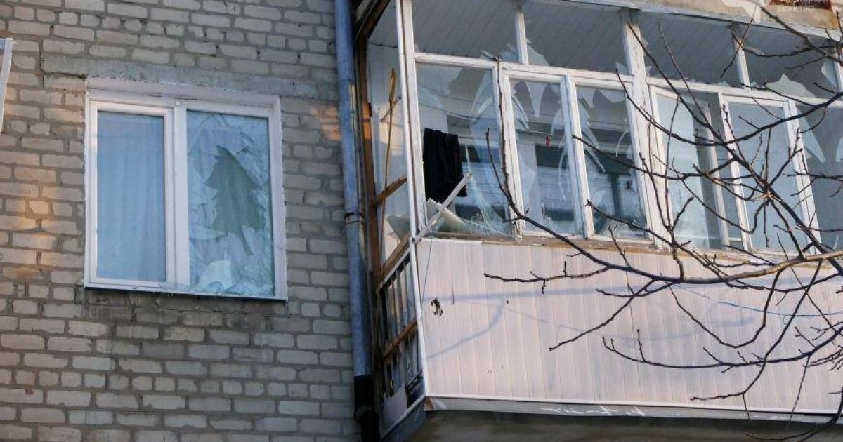 В окупованому Докучаєвську обстріляли п'ятиповерхівку