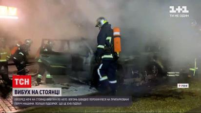 Новини України: у Рівному посеред ночі на стоянці спалахнув позашляховик