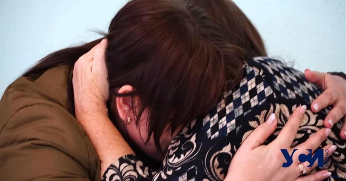 Втратила пам'ять і жебракувала: в Одесі донька знайшла матір, яку 21 рік вважали зниклою безвісти (відео)