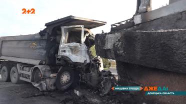 Самосвал врезался в бетонную скульптуру в Мариуполе: у водителя не было шансов выжить