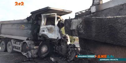 Самосвал врезался в бетонную скульптуру в Мариуполе: у водителя не было шансов выжить
