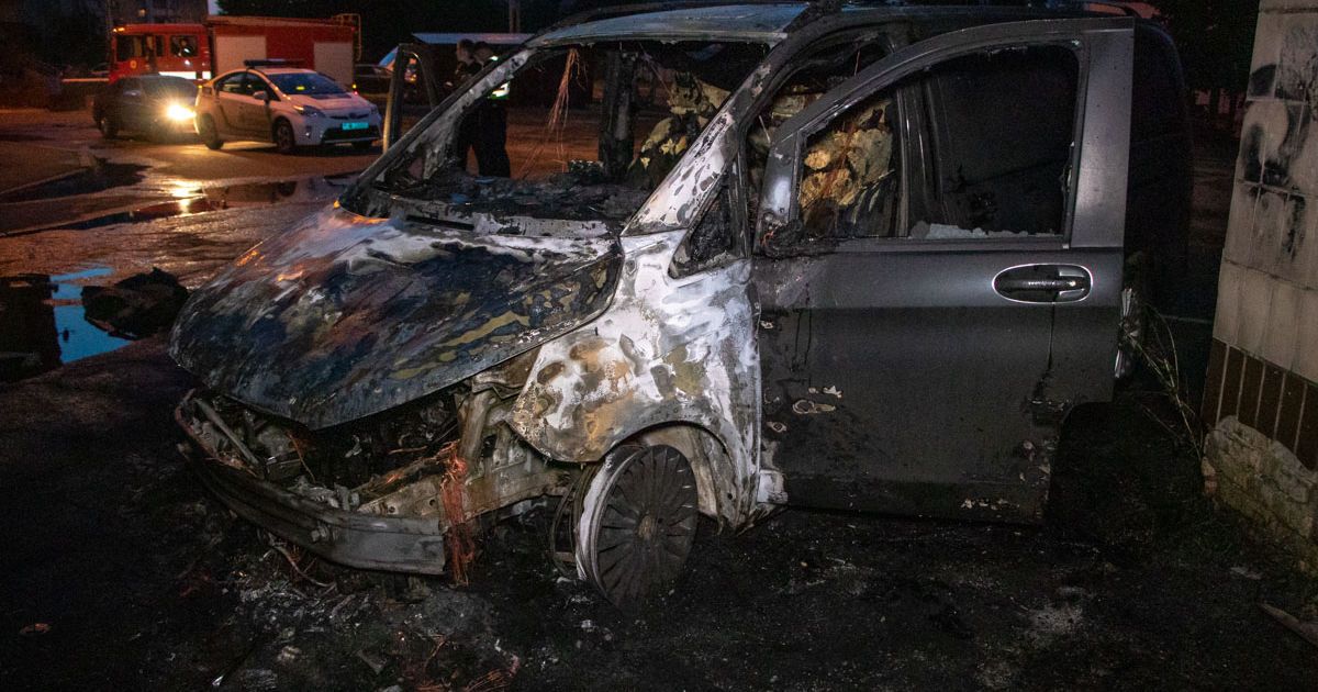 Пожежа авто у Києві_3 / © Информатор