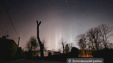 світлові стовпи на Львівщині / © «Голос Сокальщини»