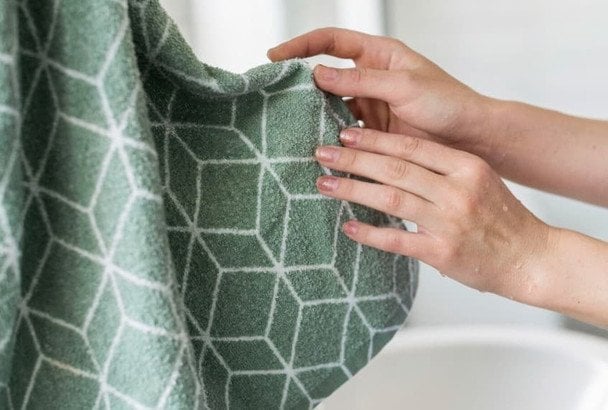 Ваші рушники стануть знову м’якими та пухнастими, якщо замочити їх перед пранням у розчині із кальцинованої соди