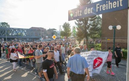 В Германии протест против мигрантов увенчался метанием камней и распылением слезоточивого газа