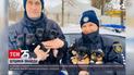 До поліцейського відділку принесли коробку із 7 маленькими собаками | Новини України