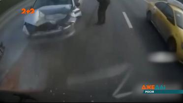 В России водитель остановился починить двигатель и чуть не попрощался с жизнью