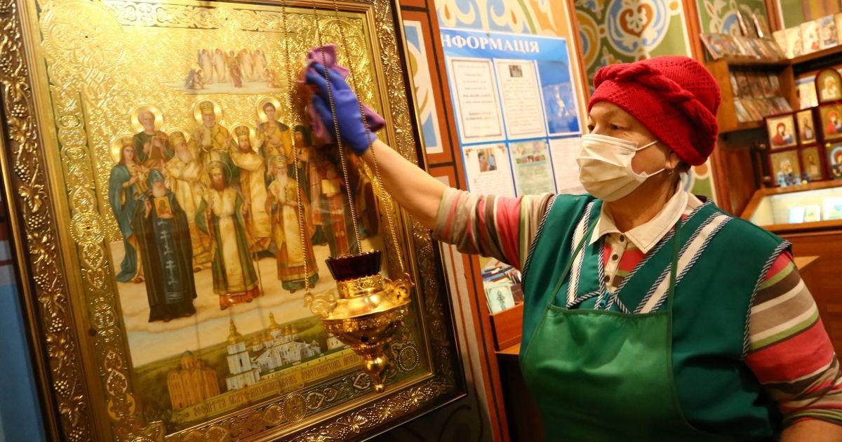 В Киеве за сутки заразились коронавирусом более 60 жителей, девять из них - священники