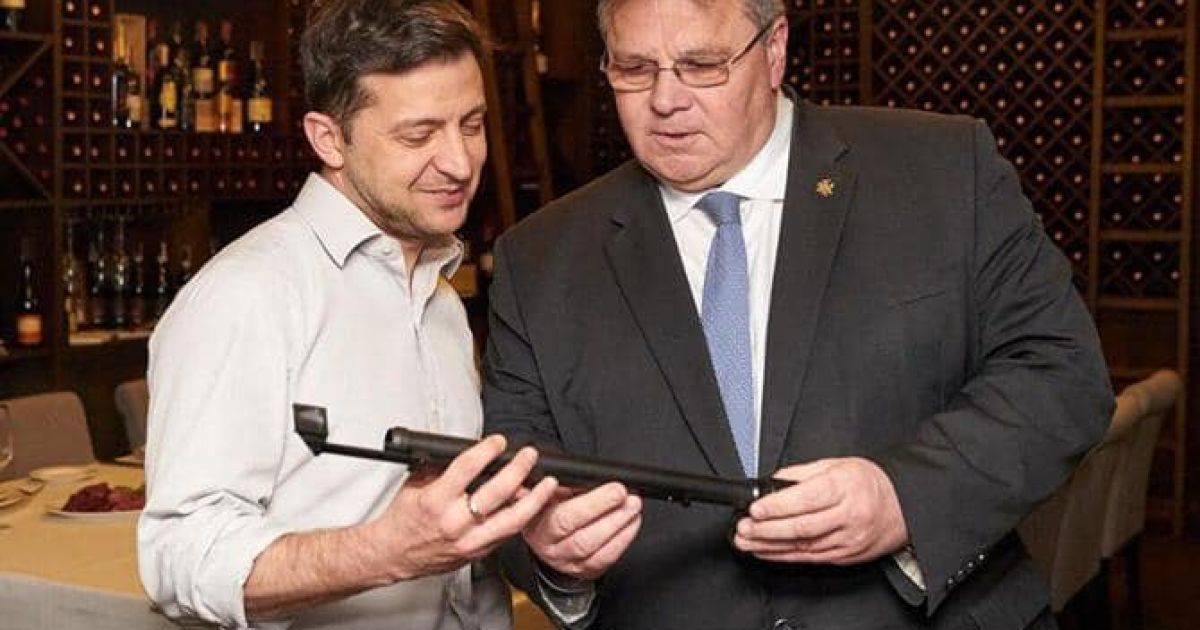 Зеленський передав на фронт подарунок литовського міністра