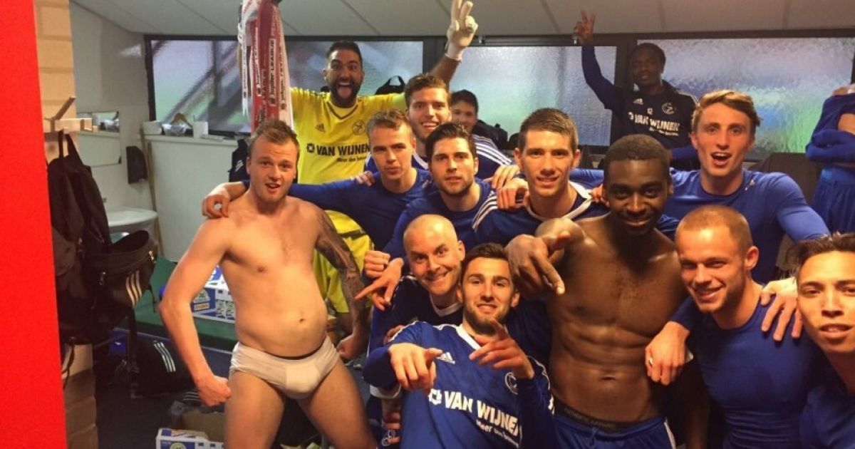 Голландский клуб спародировал командное фото "Реала" с Роналду в трусах