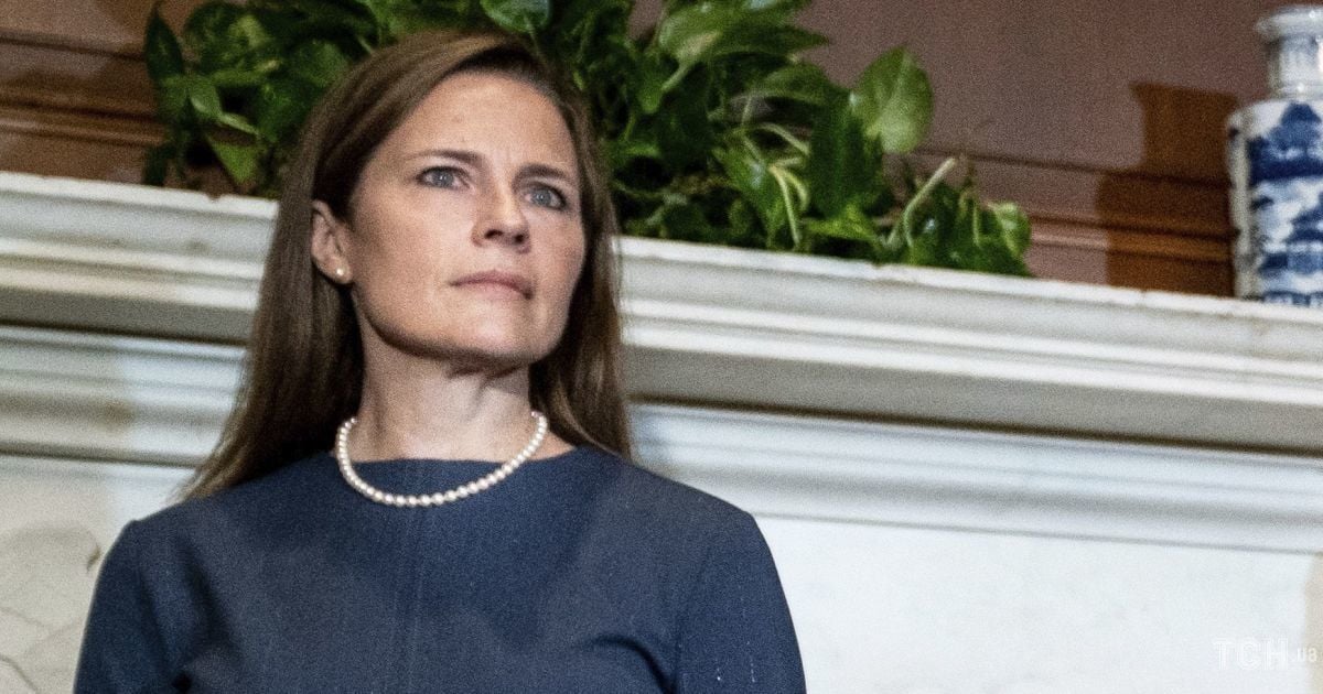 Емі Коні Барретт