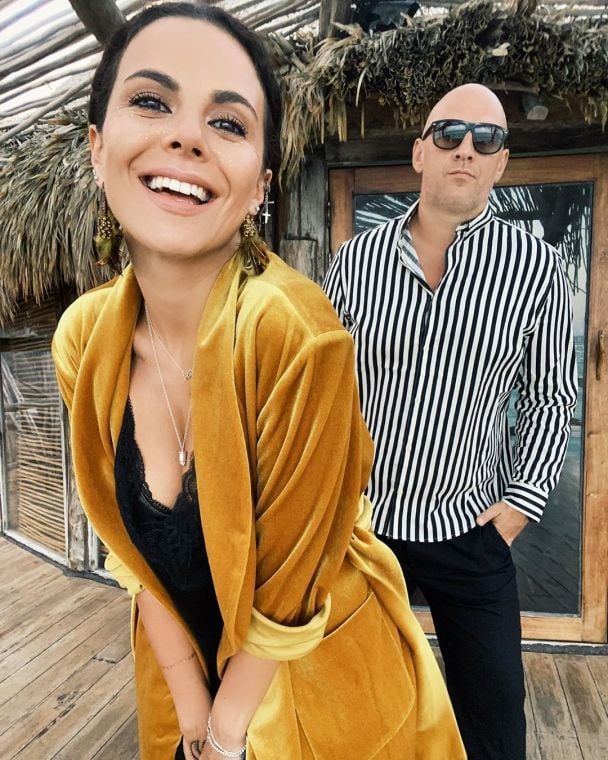 Джессика Альбаның жалаңаш кеудесі, есегі және қынаптығы