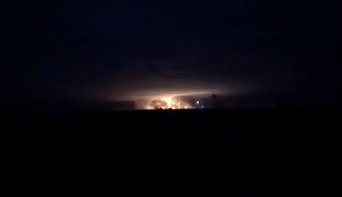 На военном складе возле Ични ежесекундно раздается два-три взрыва