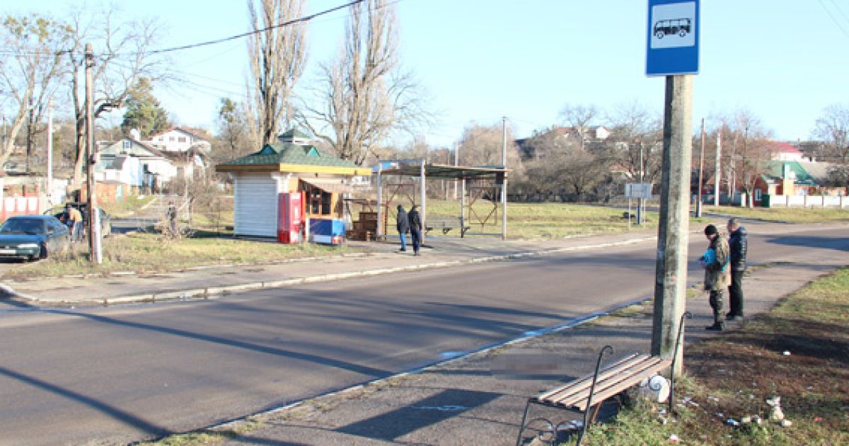 У Житомирі авто протаранило зупинку і наїхало на людей, серед постраждалих є дитина