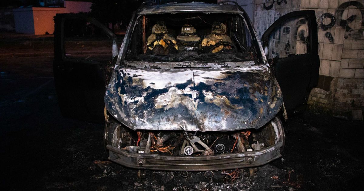 В Киеве ночью сгорел Mersedes