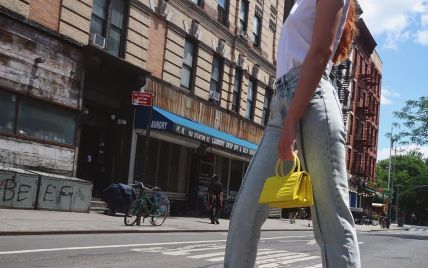 В яскравих човниках і з мiкросумкою: стильний "ангел" Алексіна Грем в Нью-Йорку