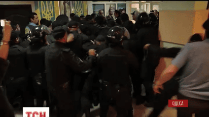 В Одессе активисты весь день блокировали здание Малиновского районного суда