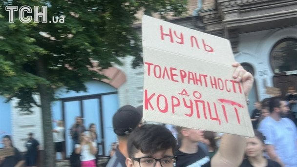 Зеленский ищет компромисс: вернет ли новый закон независимость НАБУ и САП