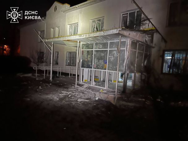 Последствия попадания вражеского БПЛА в Днепровском районе/Фото: ГСЧС