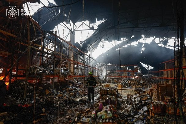 РФ завдала нового удару по Києву. / © ДСНС