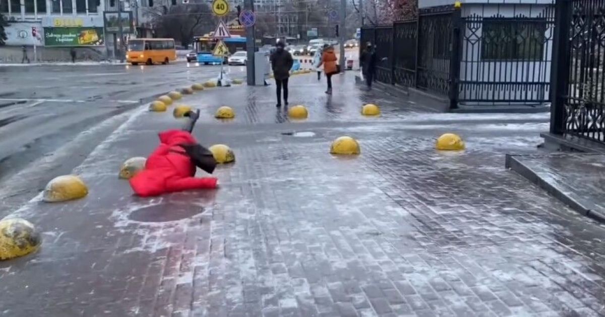 В Киеве 24 декабря объявлен первый уровень опасности: что произошло