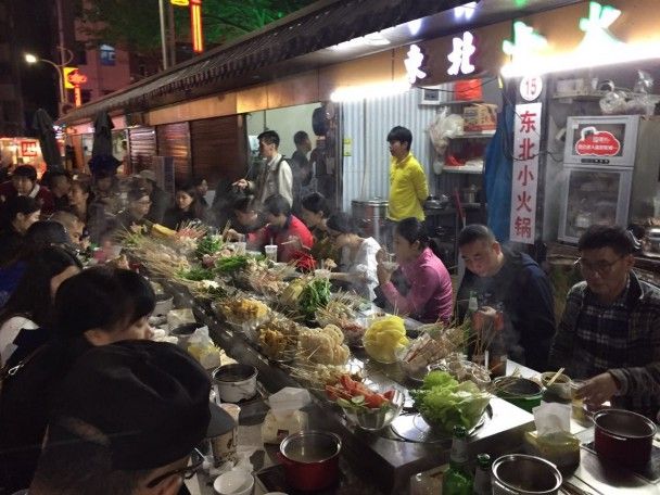 Китайці вечеряють / © фото: Тетяна Лазарчук