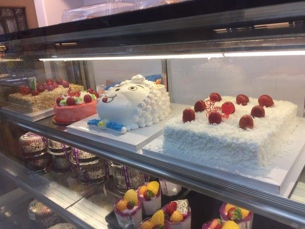 Торти, прикрашені помідорами / © фото: Тетяна Лазарчук