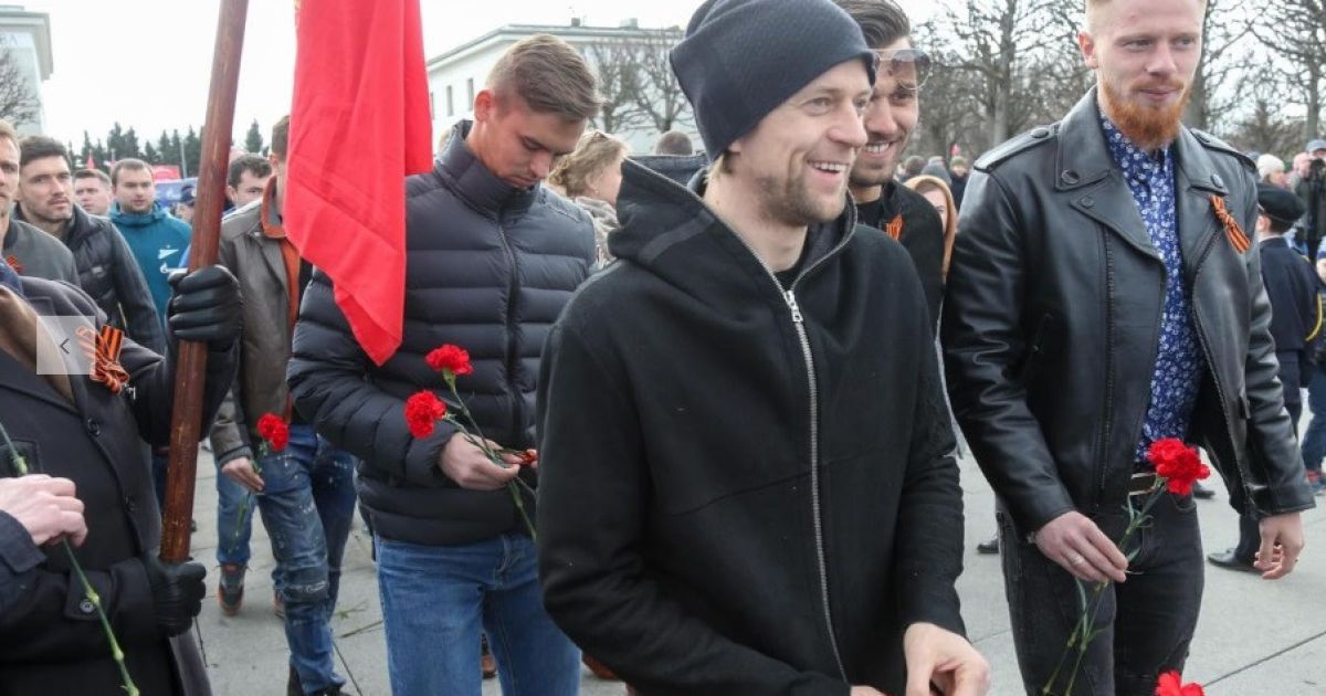 Рекордсмен збірної України Тимощук з георгіївською стрічкою відзначив 9-те травня у Росії