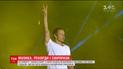 Гигантский флаг и гимн тысячами голосов. "Океан Эльзы" дал громкий концерт в Киеве
