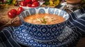 Суп из консервированного тунца с рисом и помидорами