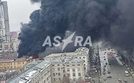 У Єкатеринбурзі спалахнула пожежа: люди вистрибували з вікон поліклініки (відео)